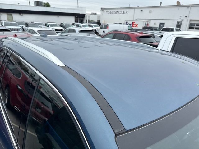 Buick Enclave Vehicle Full-screen Gallery Image 11