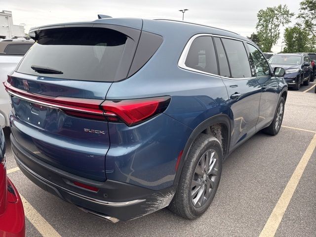 Buick Enclave Vehicle Full-screen Gallery Image 13