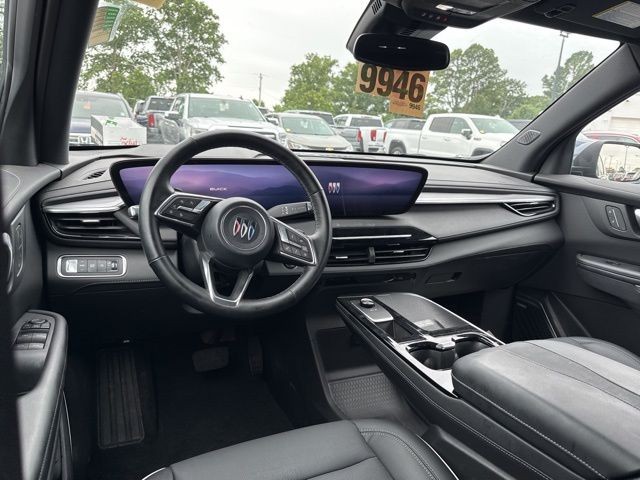 Buick Enclave Vehicle Full-screen Gallery Image 17
