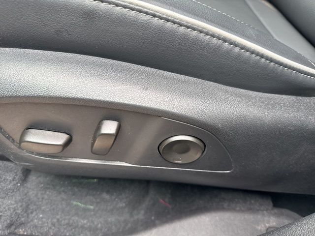 Buick Enclave Vehicle Full-screen Gallery Image 21