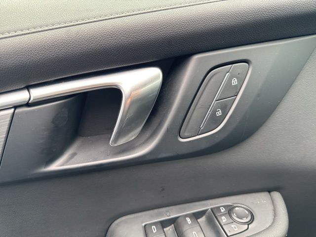 Buick Enclave Vehicle Full-screen Gallery Image 22