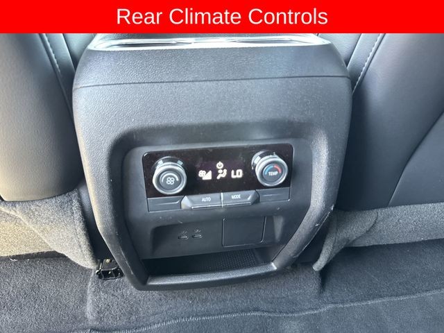Buick Enclave Vehicle Full-screen Gallery Image 25