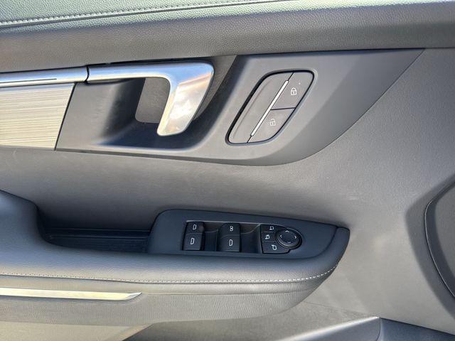Buick Enclave Vehicle Full-screen Gallery Image 27