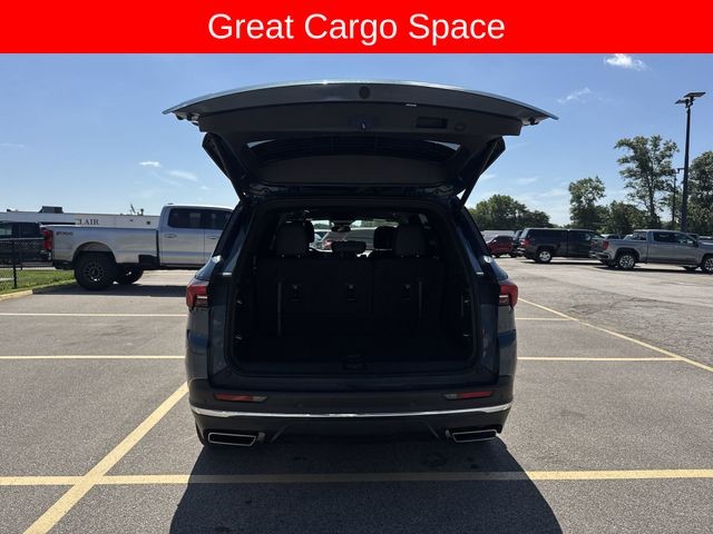 Buick Enclave Vehicle Full-screen Gallery Image 30