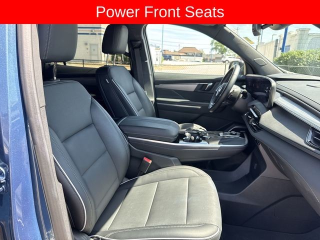 Buick Enclave Vehicle Full-screen Gallery Image 32