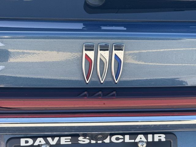 Buick Enclave Vehicle Full-screen Gallery Image 35