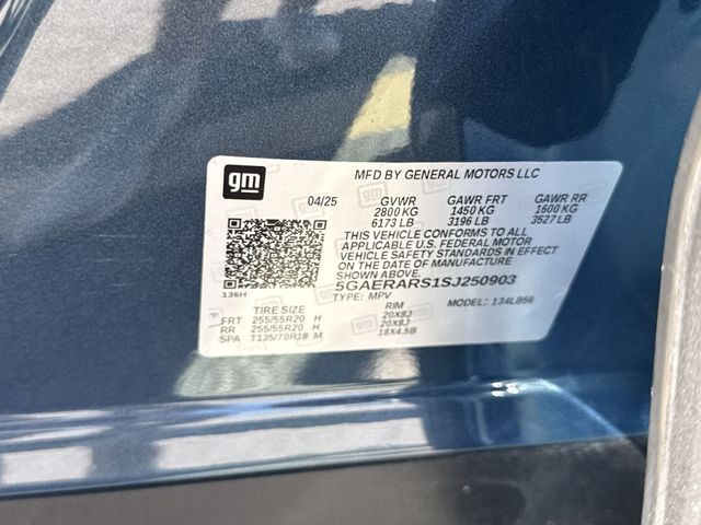 Buick Enclave Vehicle Full-screen Gallery Image 38