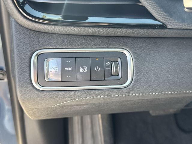 Buick Enclave Vehicle Full-screen Gallery Image 39