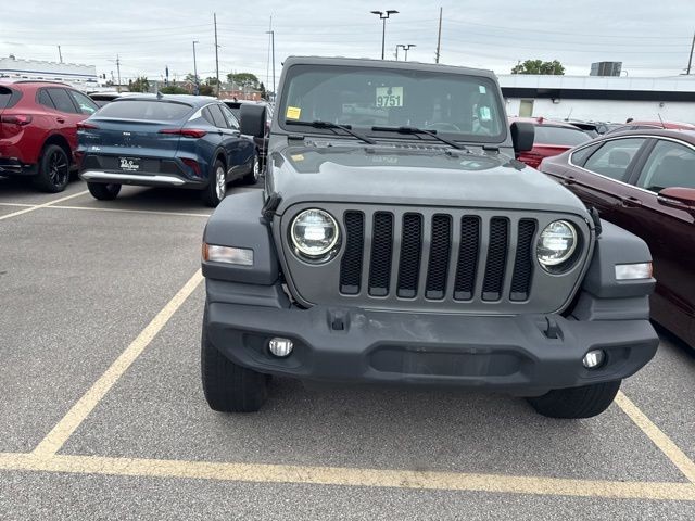 Jeep Wrangler Unlimited Vehicle Full-screen Gallery Image 05