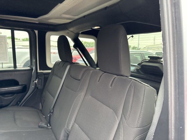 Jeep Wrangler Unlimited Vehicle Full-screen Gallery Image 11