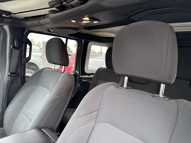 Jeep Wrangler Unlimited Vehicle Full-screen Gallery Image 17