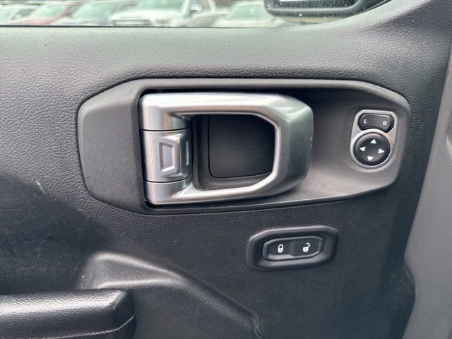 Jeep Wrangler Unlimited Vehicle Full-screen Gallery Image 19