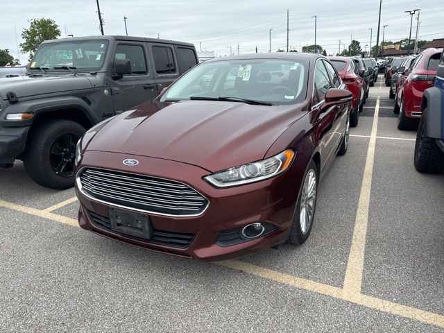 Ford Fusion Vehicle Full-screen Gallery Image 02