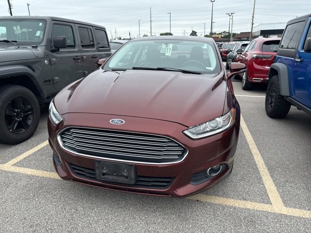 Ford Fusion Vehicle Full-screen Gallery Image 03