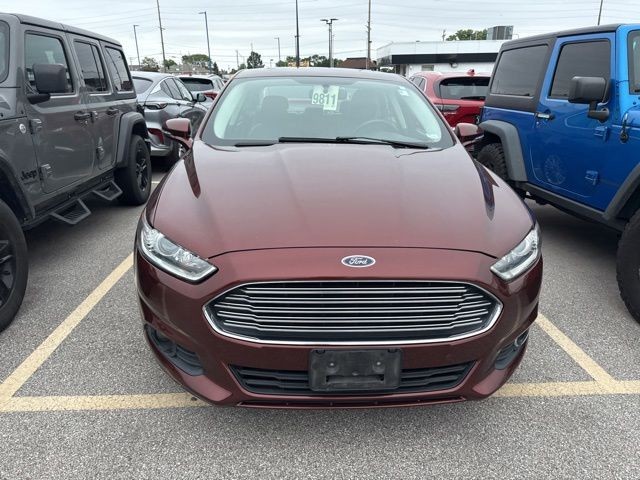 Ford Fusion Vehicle Full-screen Gallery Image 05
