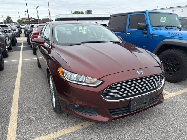 Ford Fusion Vehicle Full-screen Gallery Image 06