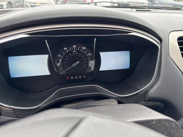 Ford Fusion Vehicle Full-screen Gallery Image 17