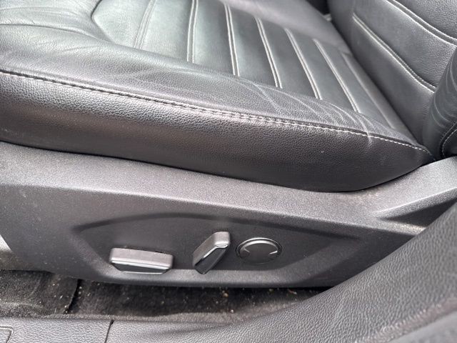 Ford Fusion Vehicle Full-screen Gallery Image 20