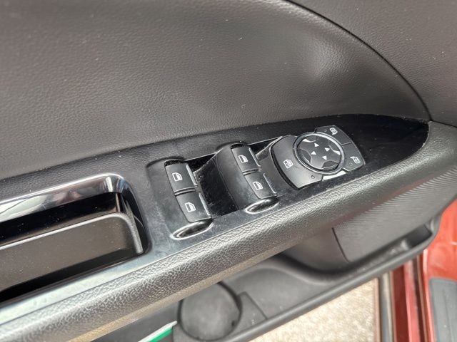Ford Fusion Vehicle Full-screen Gallery Image 21