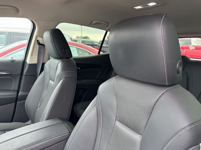 Buick Envision Vehicle Full-screen Gallery Image 17