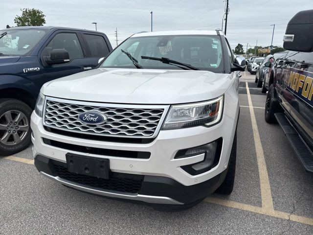 Ford Explorer Vehicle Full-screen Gallery Image 02