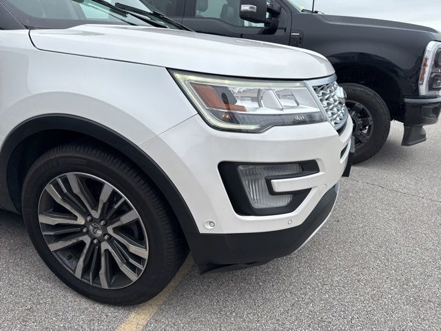 Ford Explorer Vehicle Full-screen Gallery Image 05