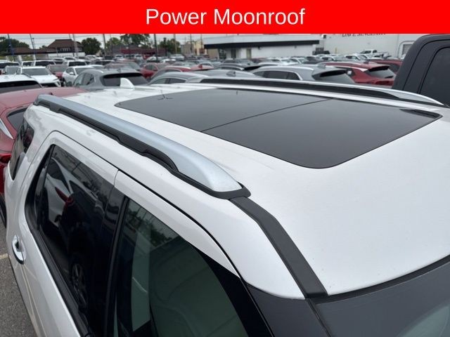 Ford Explorer Vehicle Full-screen Gallery Image 07