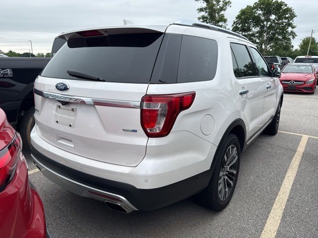 Ford Explorer Vehicle Full-screen Gallery Image 09