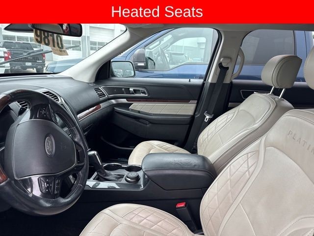 Ford Explorer Vehicle Full-screen Gallery Image 14