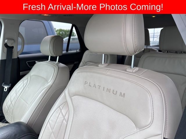 Ford Explorer Vehicle Full-screen Gallery Image 18