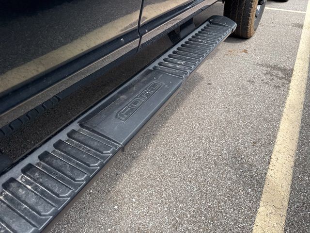 Ford Super Duty F-250 SRW Vehicle Full-screen Gallery Image 06