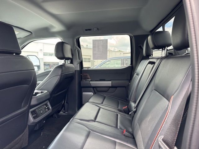 Ford Super Duty F-250 SRW Vehicle Full-screen Gallery Image 10