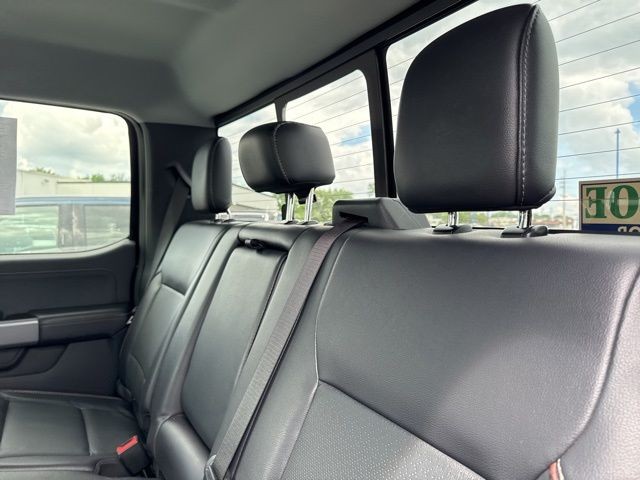 Ford Super Duty F-250 SRW Vehicle Full-screen Gallery Image 11