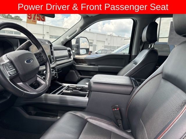 Ford Super Duty F-250 SRW Vehicle Full-screen Gallery Image 14