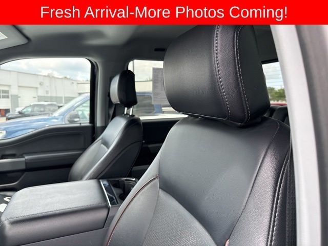 Ford Super Duty F-250 SRW Vehicle Full-screen Gallery Image 15