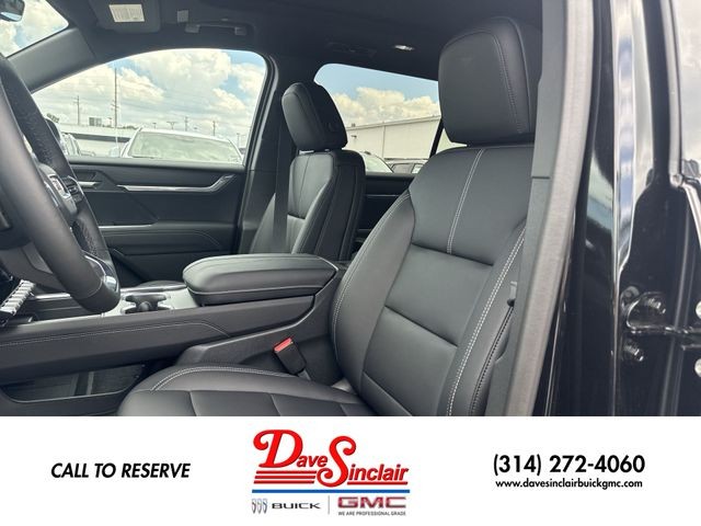 GMC Acadia Vehicle Full-screen Gallery Image 11