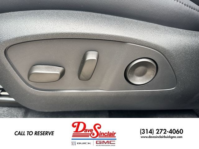 GMC Acadia Vehicle Full-screen Gallery Image 12