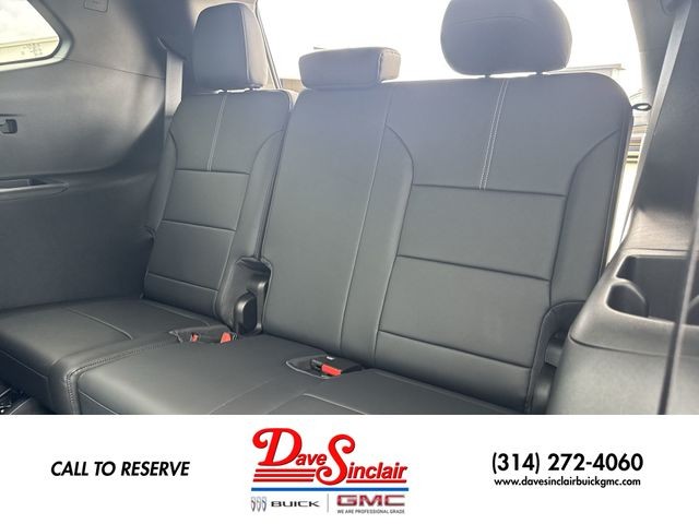 GMC Acadia Vehicle Full-screen Gallery Image 24