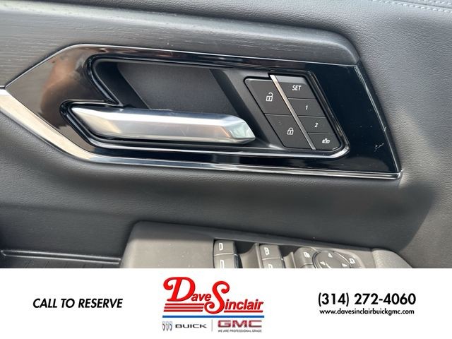 GMC Yukon Vehicle Full-screen Gallery Image 13