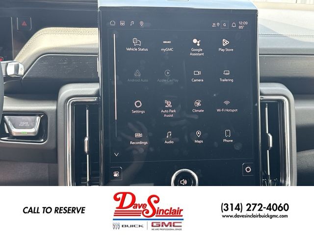 GMC Yukon Vehicle Full-screen Gallery Image 16