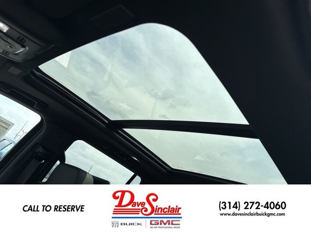 GMC Yukon Vehicle Full-screen Gallery Image 22