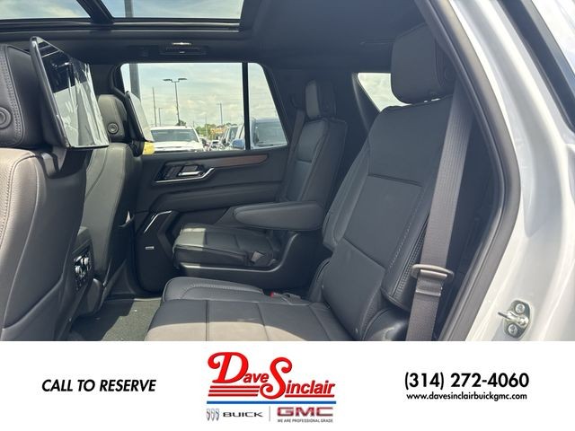 GMC Yukon Vehicle Full-screen Gallery Image 23