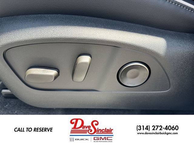 Buick Enclave Vehicle Full-screen Gallery Image 12