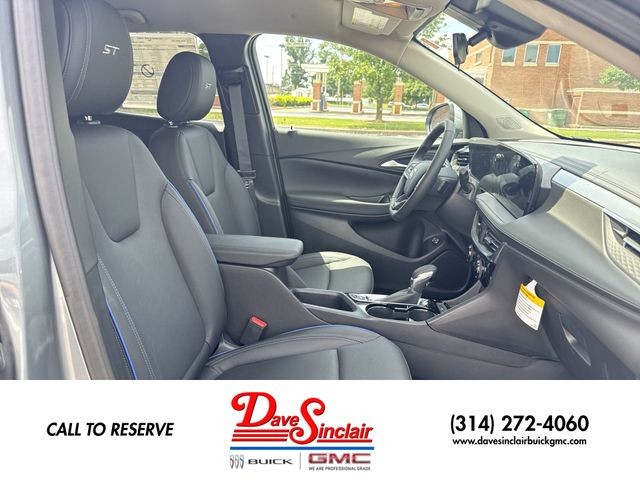 Buick Encore GX Vehicle Full-screen Gallery Image 23