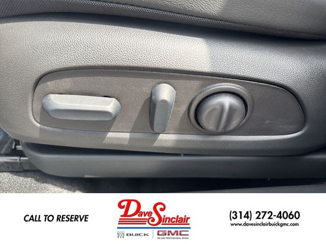 Buick Encore GX Vehicle Full-screen Gallery Image 12