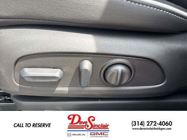 Buick Encore GX Vehicle Full-screen Gallery Image 12