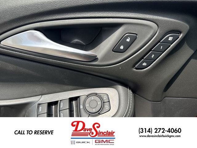 Buick Encore GX Vehicle Full-screen Gallery Image 13