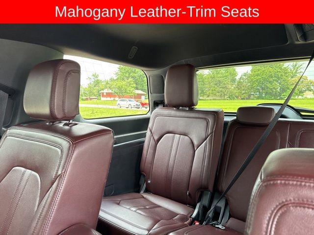 Ford Expedition Vehicle Full-screen Gallery Image 11