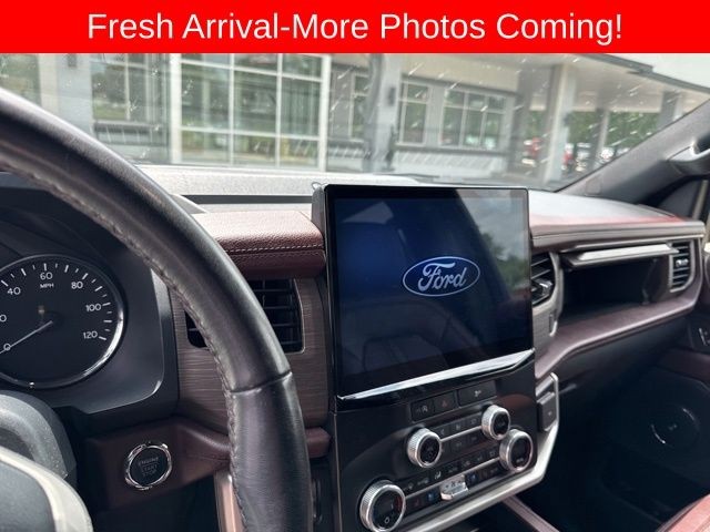 Ford Expedition Vehicle Full-screen Gallery Image 15