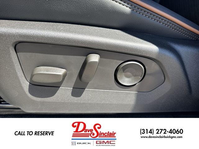 GMC Canyon Vehicle Full-screen Gallery Image 12